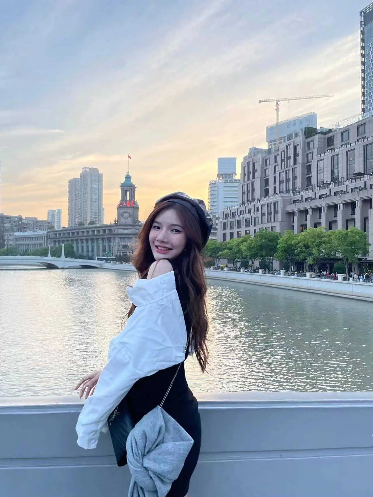 พี่ซีน ณะญา หิรัณธรากร ทีมงาน A Plus Study Thailand