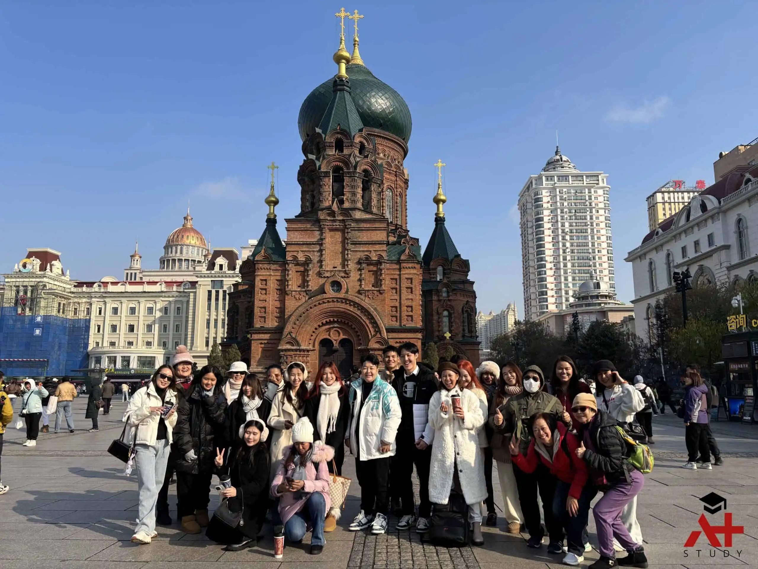 พี่เอพลัสช่วยน้องเช็กอินเข้าหอพัก