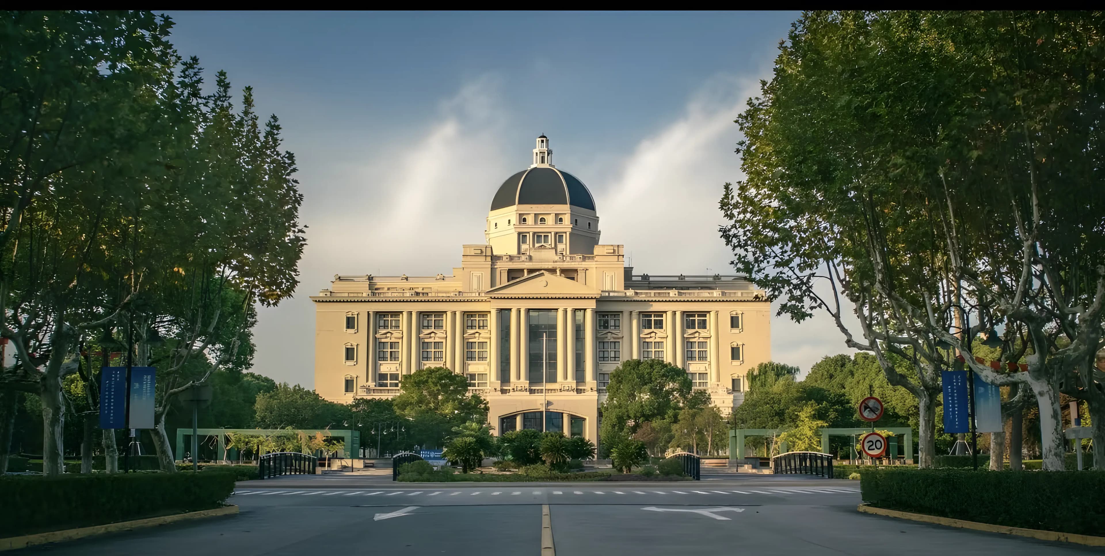 Shanghai International Studies University 1