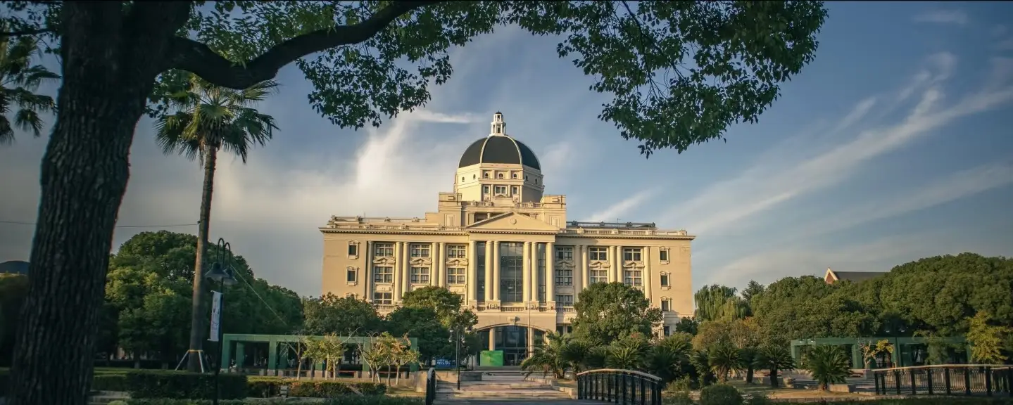 Shanghai International Studies University 23